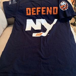 Small/petite NY Islanders tee shirt